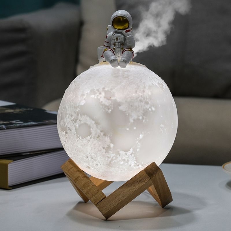 Astronaut On Moon Humidifier Lamp